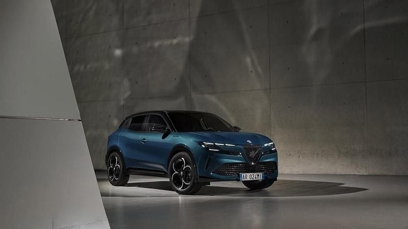 Nuova Alfa Romeo Junior 136 CV (100 kW) 2025 Nero tortona SUV