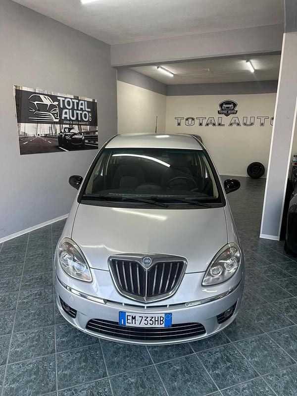 Usata Lancia Musa 95 CV (69 kW) 2012 Argento Monovolume