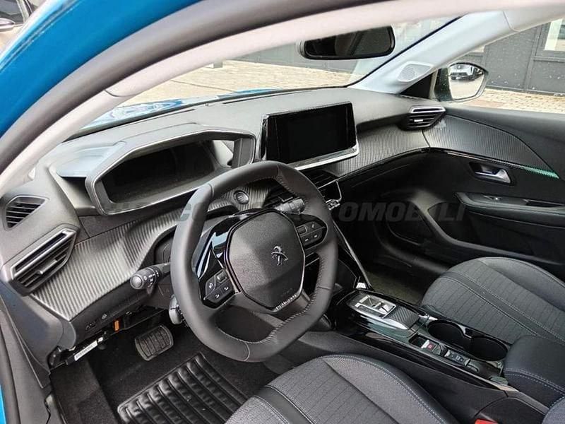 Usata Peugeot e-208 Allure 100 kW (136 CV) 2024 Blu Utilitaria