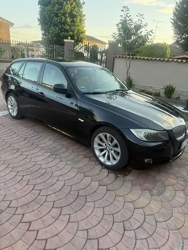 Usata BMW 320 177 CV (130 kW) 2009 Nero Station wagon