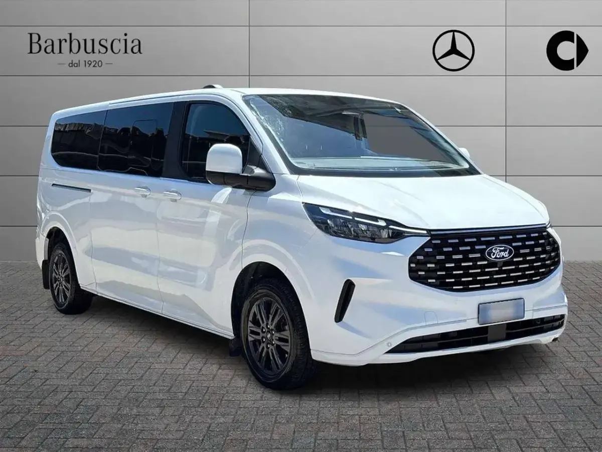 Usata Ford Tourneo Custom 136 CV (100 kW) 2024 Bianco Furgone