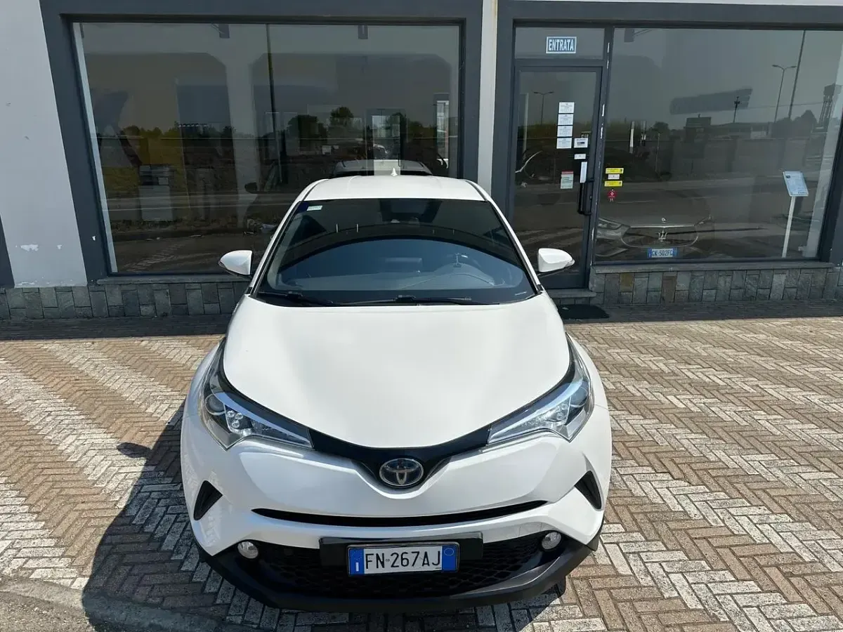 Usata Toyota C-HR Active 98 CV (72 kW) 2018 Bianco SUV