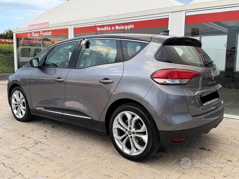 Usata Renault Scénic IV Business 120 CV (88 kW) 2020 Grigio Monovolume