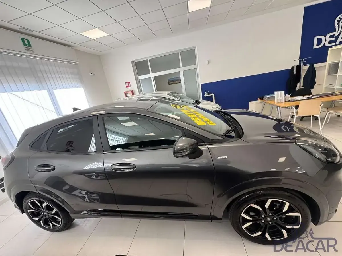 Käytetty Ford Puma ST-Line X 125 HP (91 kW) 2022 Harmaa Katumaasturi