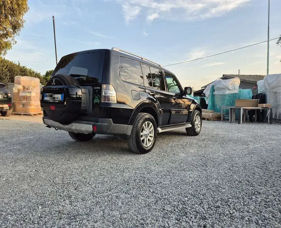 Usata Mitsubishi Pajero Instyle 250 CV (183 kW) 2006 Nero SUV