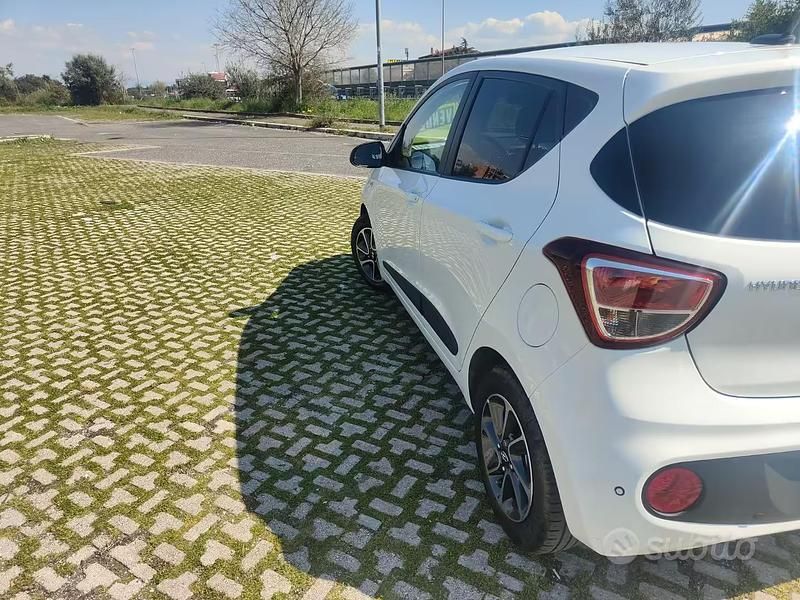 Usata Hyundai i10 67 CV (49 kW) 2019 Bianco Utilitaria