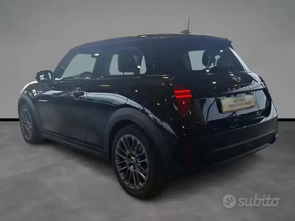 Usata Mini Cooper Essential 156 CV (114 kW) 2024 Nero / metallizzato Utilitaria