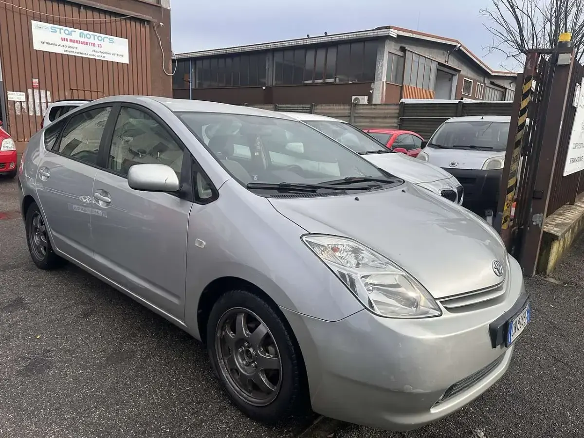 Usata Toyota Prius 77 CV (56 kW) 2004 Grigio Utilitaria