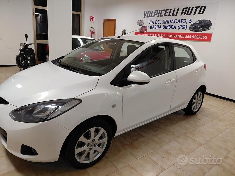 Usata Mazda 2 74 CV (54 kW) 2009 Bianco Berlina