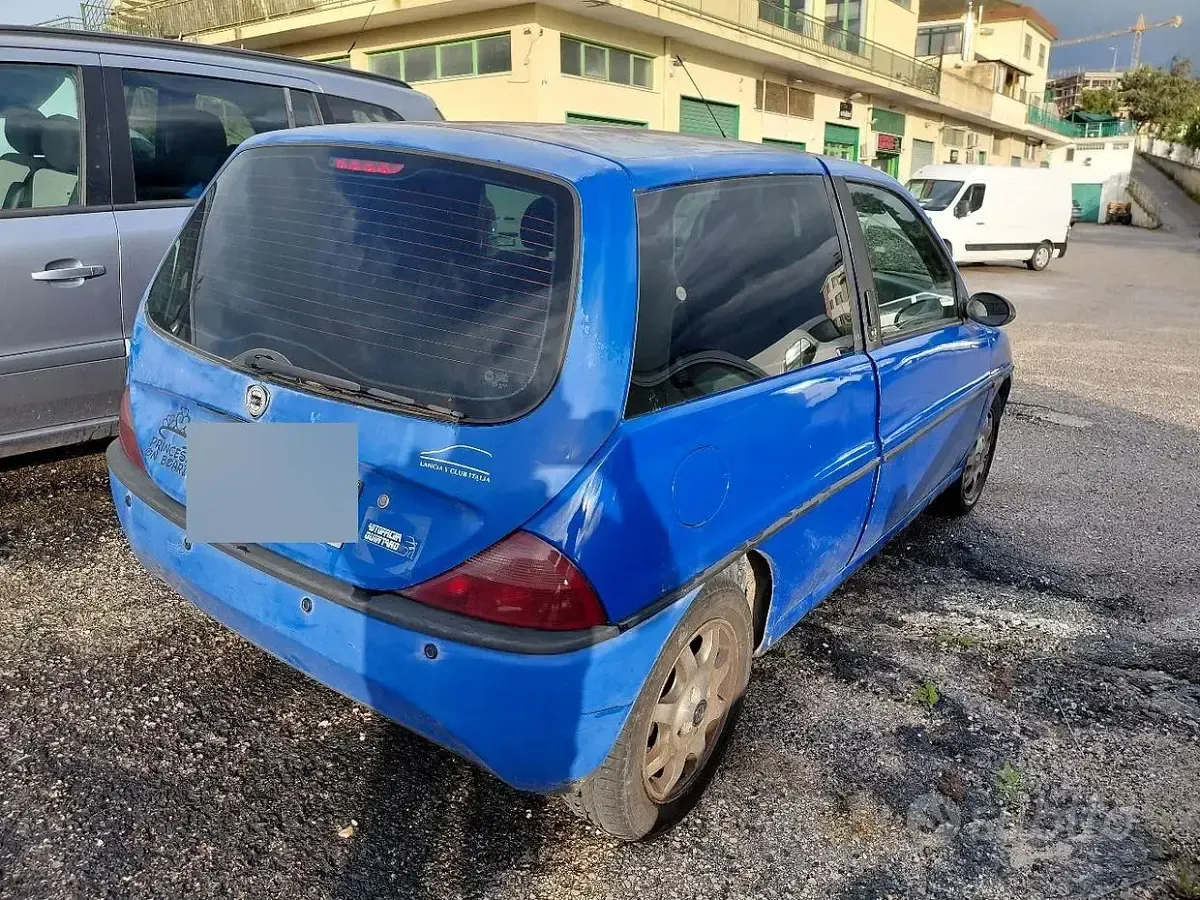 Usata Lancia Ypsilon 54 CV (39 kW) 1998 Blu Utilitaria
