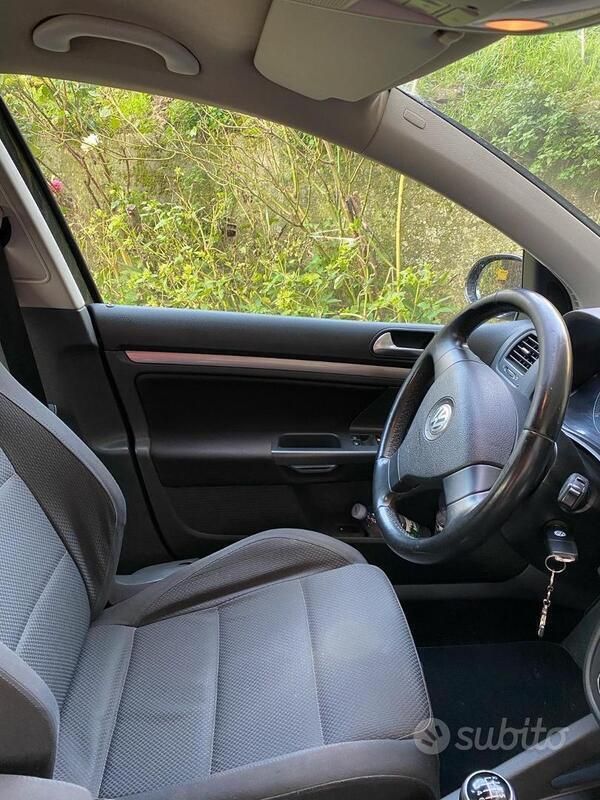 Usata VW Golf V 105 CV (77 kW) 2007 Nero Utilitaria