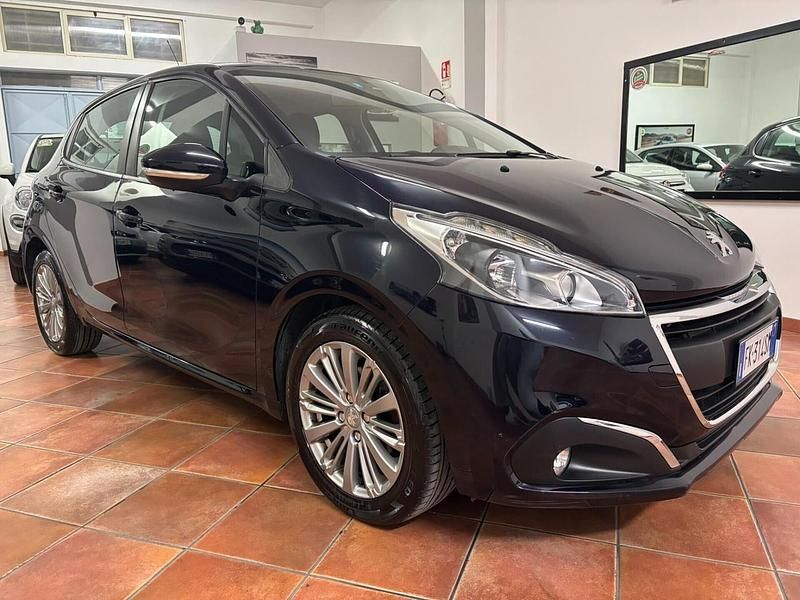 Usata Peugeot 208 Allure 74 CV (54 kW) 2017 Viola Utilitaria