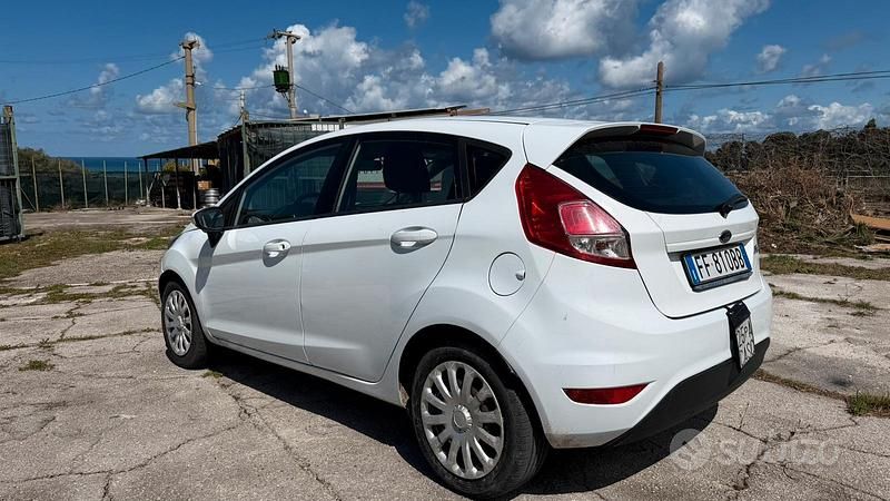 Usata Ford Fiesta Business Edition 60 CV (44 kW) 2016 Bianco Utilitaria