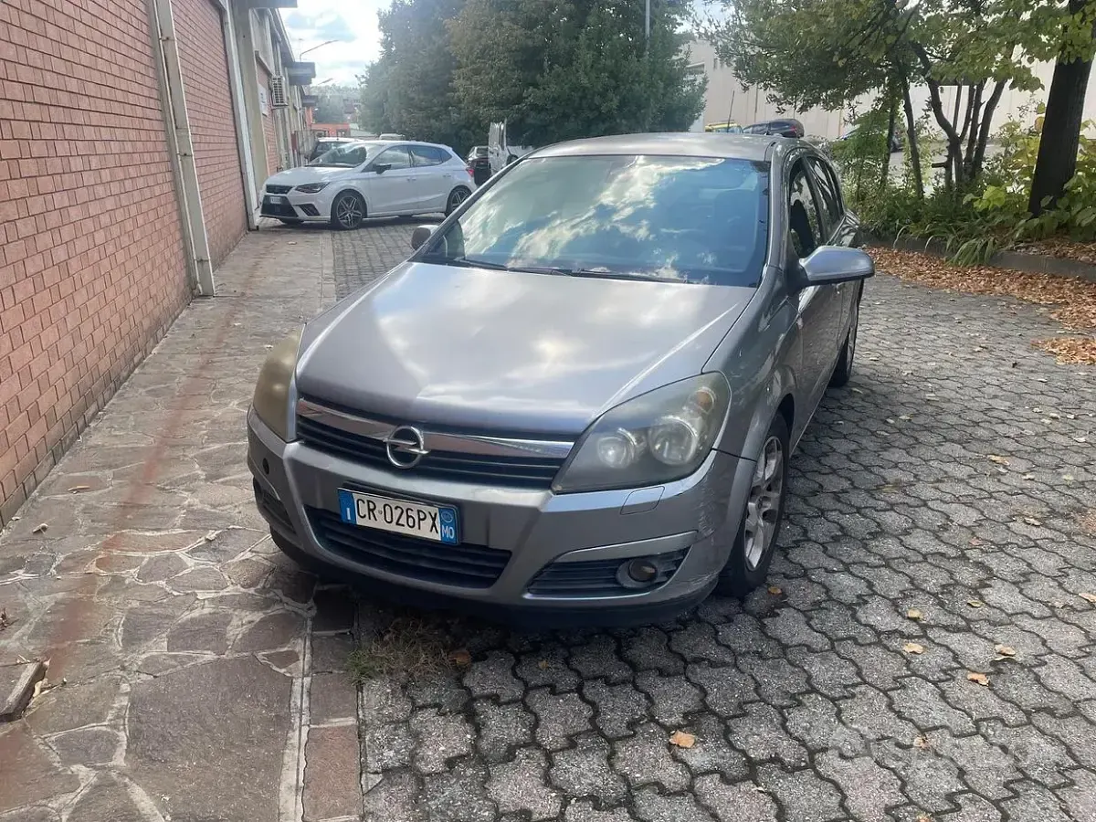Usata Opel Astra 101 CV (74 kW) 2004 Grigio Berlina