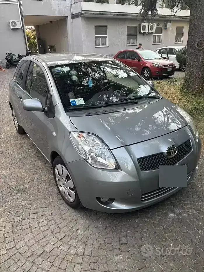 Usata Toyota Yaris Luna 87 CV (63 kW) 2007 Grigio Utilitaria