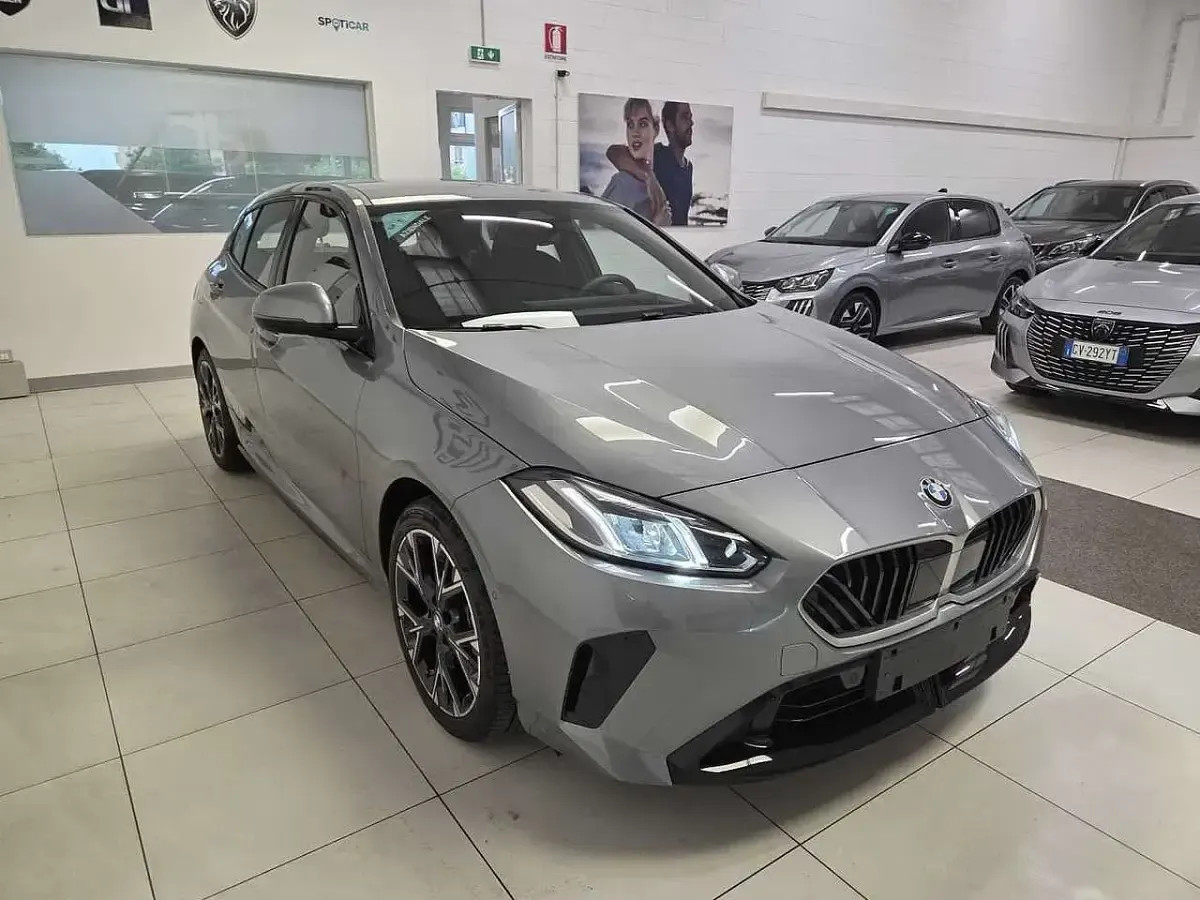 Usata BMW 120 M Sport 156 CV (114 kW) 2025 Skyscraper grey Utilitaria