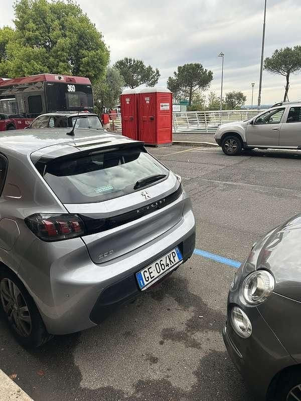 Usata Peugeot 208 Allure 95 CV (69 kW) 2021 Utilitaria