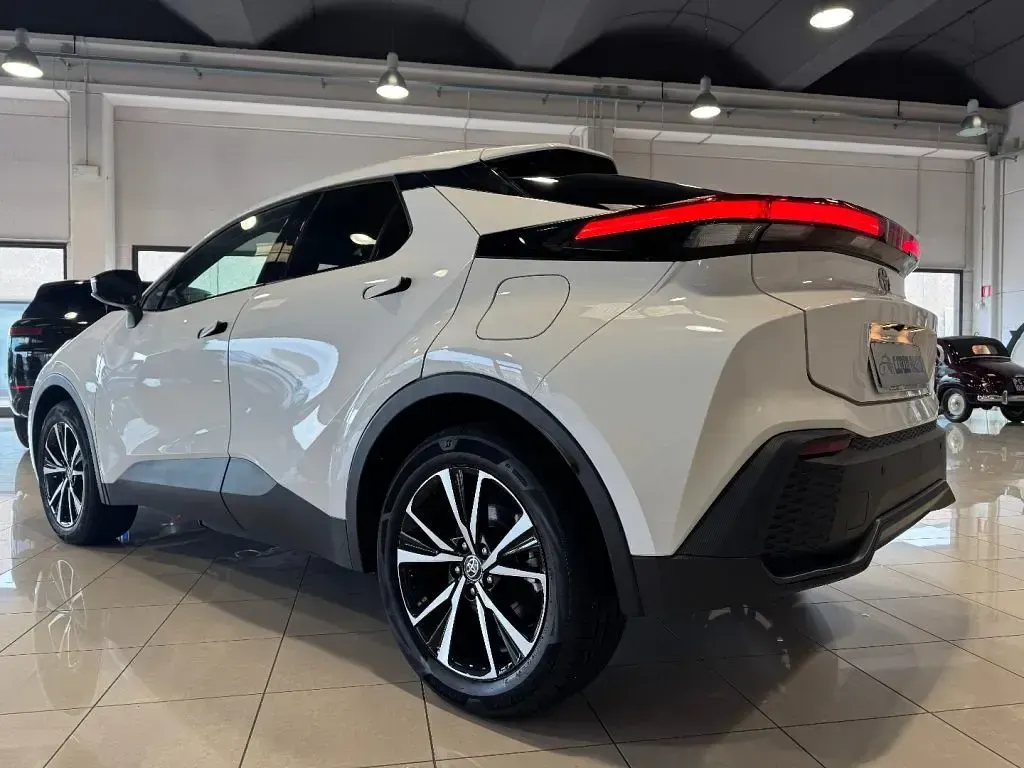 Usata Toyota C-HR Eco 223 CV (164 kW) 2024 Bianco SUV