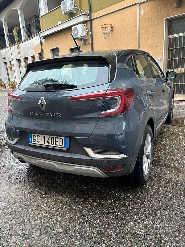 Usata Renault Captur 101 CV (74 kW) 2021 Blu SUV