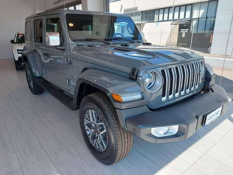 Nuova Jeep Wrangler Unlimited Sahara 379 CV (278 kW) 2025 Grigio SUV