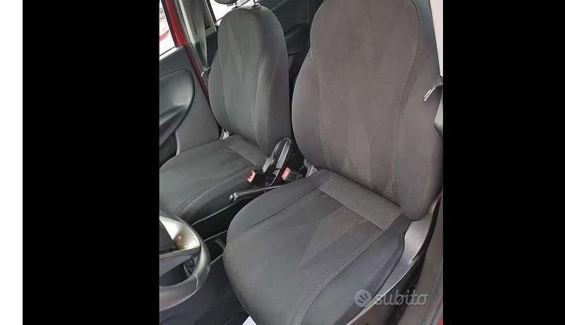 Usata Lancia Ypsilon 85 CV (62 kW) 2016 Rosso Utilitaria