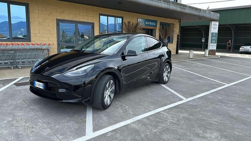 Usata Tesla Model Y RWD 219 kW (299 CV) 2023 Nero SUV