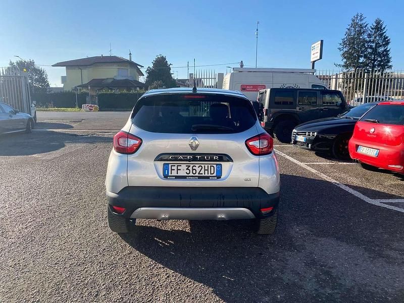 Usata Renault Captur Intens 90 CV (66 kW) 2016 Argento metallizzato SUV