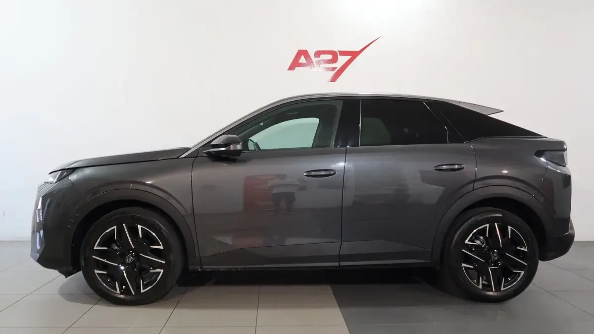 Usata Peugeot 3008 Allure 145 CV (106 kW) 2025 Grigio scuro SUV
