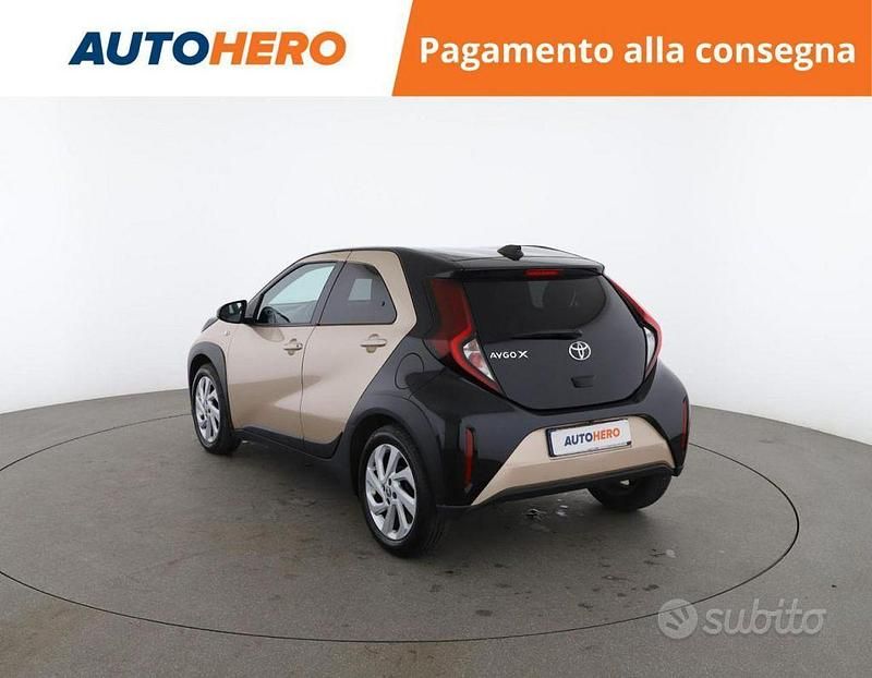 Usata Toyota Aygo X Trend 72 CV (52 kW) 2022 Oro SUV