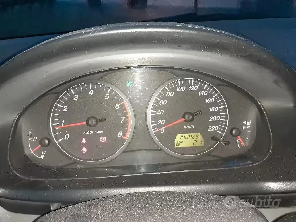 Usata Mazda 2 75 CV (55 kW) 2003 Blu Utilitaria