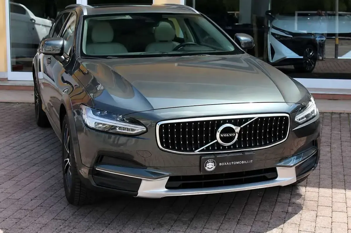 Usata Volvo V90 CC 190 CV (139 kW) 2017 Gray Station wagon