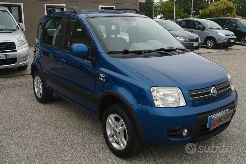 Usata Fiat Panda 4x4 Climbing 60 CV (44 kW) 2005 Blu Utilitaria
