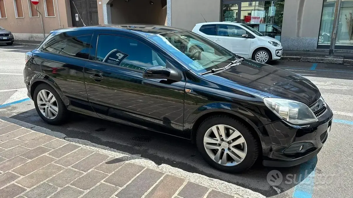 Usata Opel Astra GTC 125 CV (91 kW) 2008 Nero Coupé