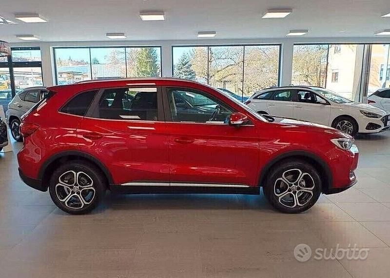 Nuova MG ZS 106 CV (77 kW) 2025 Rosso Berlina