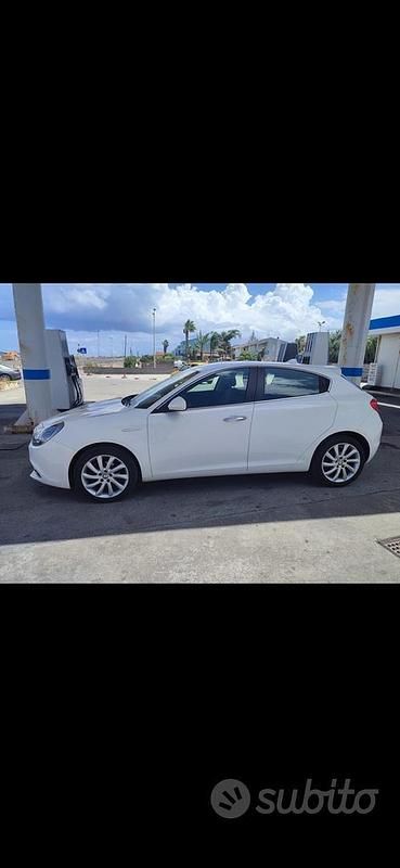 Usata Alfa Romeo Giulietta 105 CV (77 kW) 2015 Bianco Utilitaria