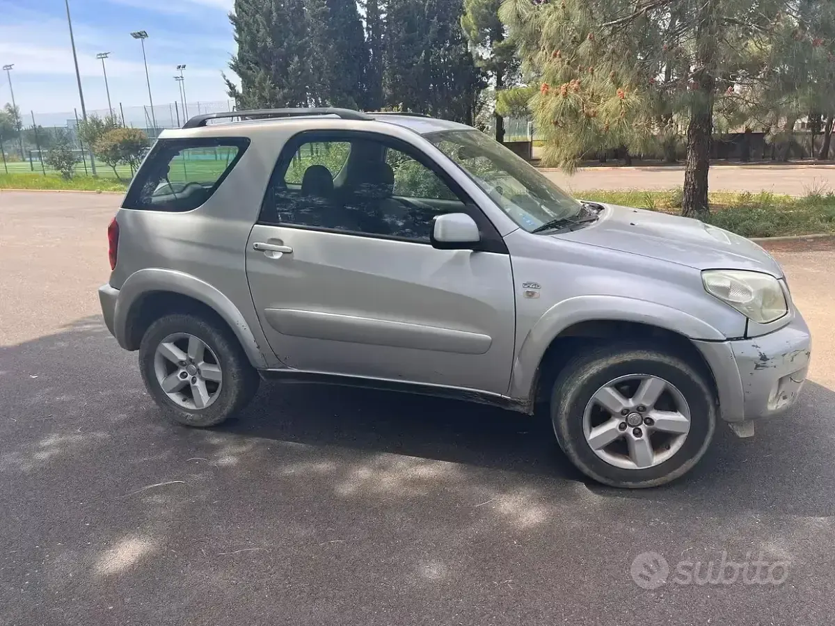 Usata Toyota RAV4 Sol 116 CV (85 kW) 2004 Grigio SUV