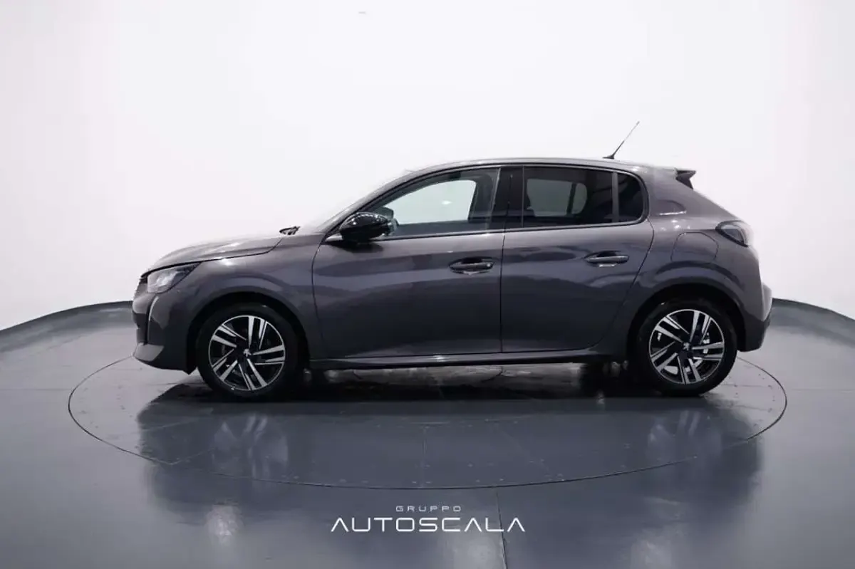 Usata Peugeot 208 Active 101 CV (74 kW) 2023 Grigio platinum Utilitaria