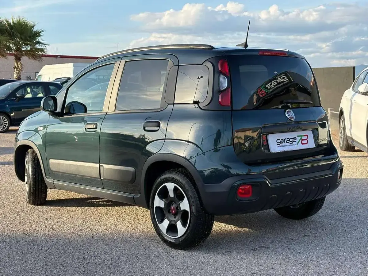 Usata Fiat Panda Cross Cross 69 CV (50 kW) 2023 Verde metallizzato Utilitaria