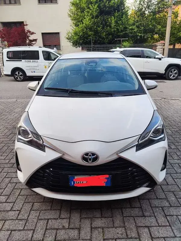 Usata Toyota Yaris Active 72 CV (52 kW) 2020 Bianco Berlina