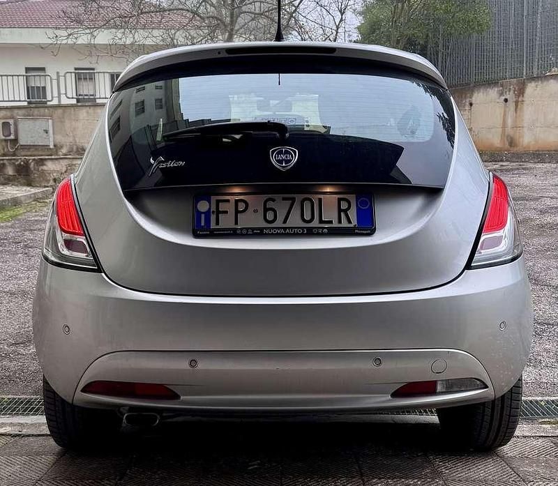 Usata Lancia Ypsilon Gold 69 CV (50 kW) 2018 Utilitaria