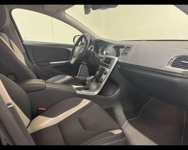 Usata Volvo V60 R-Design 2012 Nero Station wagon