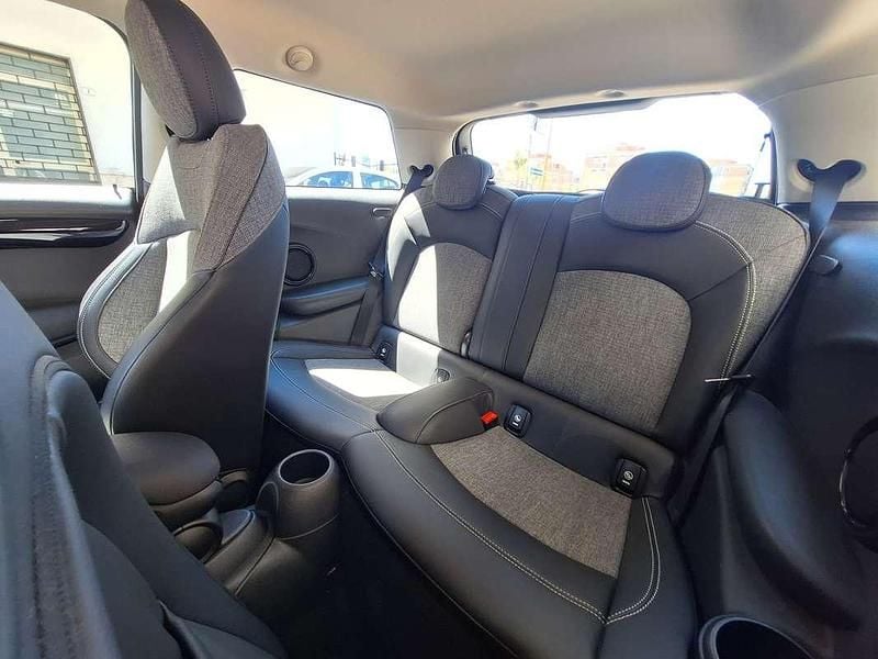 Usata Mini ONE 102 CV (75 kW) 2019 Nero Utilitaria