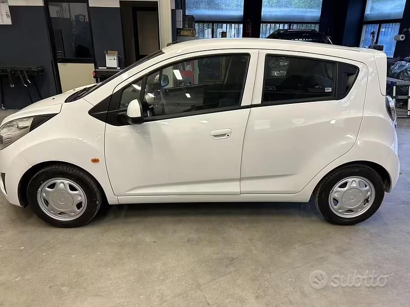 Usata Chevrolet Spark 68 CV (50 kW) 2011 Bianco Utilitaria