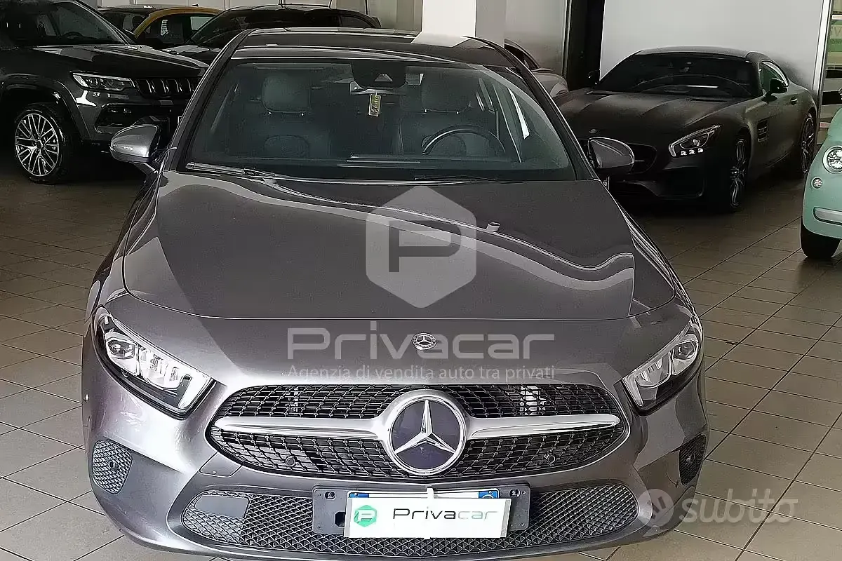 Usata Mercedes A180 Business 116 CV (85 kW) 2019 Grigio Utilitaria