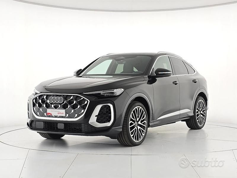 Nero mito metallizzato Nuova 2025 Audi SQ5 Sportback Comfort SUV | 103.850 € (Buon prezzo) - Immagine 1/4