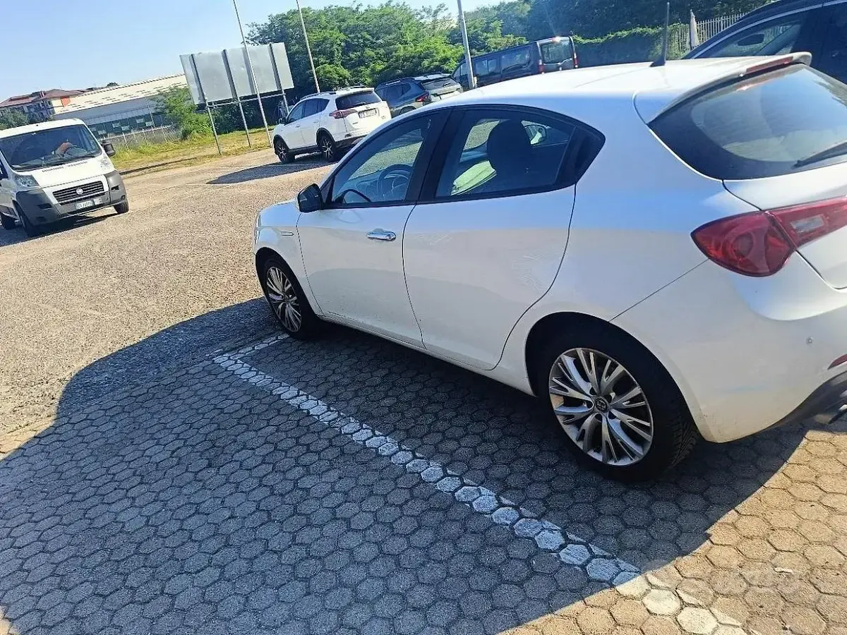 Usata Alfa Romeo Giulietta 120 CV (88 kW) 2017 Bianco Utilitaria
