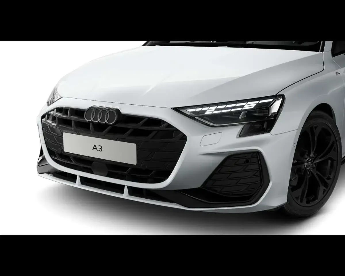 Nuova Audi A3 S-Line 150 CV (110 kW) 2026 Bianco ghiacciaio metallizzato Berlina