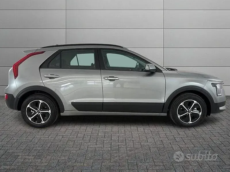 Uusi Kia Niro 93 HP (68 kW) 2026 Harmaa Katumaasturi