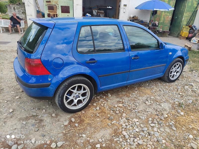 Usado VW Golf IV 90 CV (66 kW) 2000 Azul Berlina