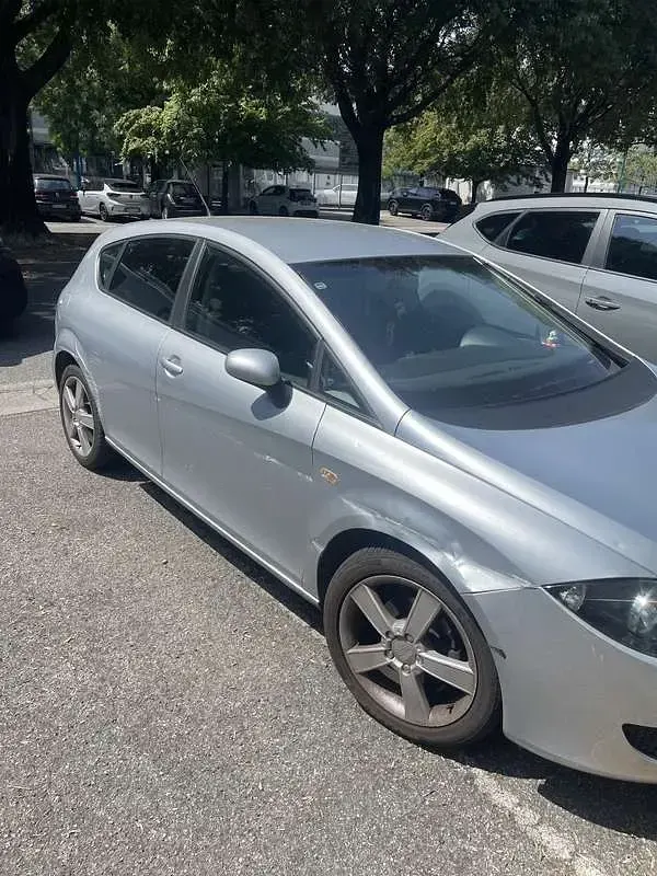 Usata Seat Leon Stylance 105 CV (77 kW) 2005 Grigio Utilitaria